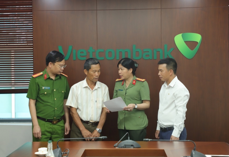 Kịp thời ngăn chặn vụ lừa đảo gần 300 triệu đồng mạo danh Công an- Ảnh 1. Kịp thời ngăn chặn vụ lừa đảo gần 300 triệu đồng mạo danh Công an- Ảnh 1.
