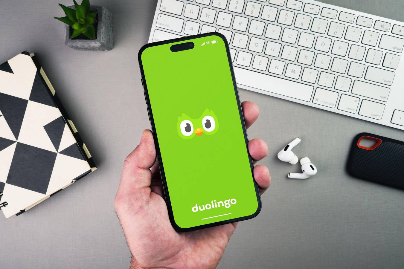 CEO của Duolingo nhận định gây tranh cãi: AI sẽ trở thành giáo viên tốt hơn con người- Ảnh 1. CEO của Duolingo nhận định gây tranh cãi: AI sẽ trở thành giáo viên tốt hơn con người- Ảnh 1.