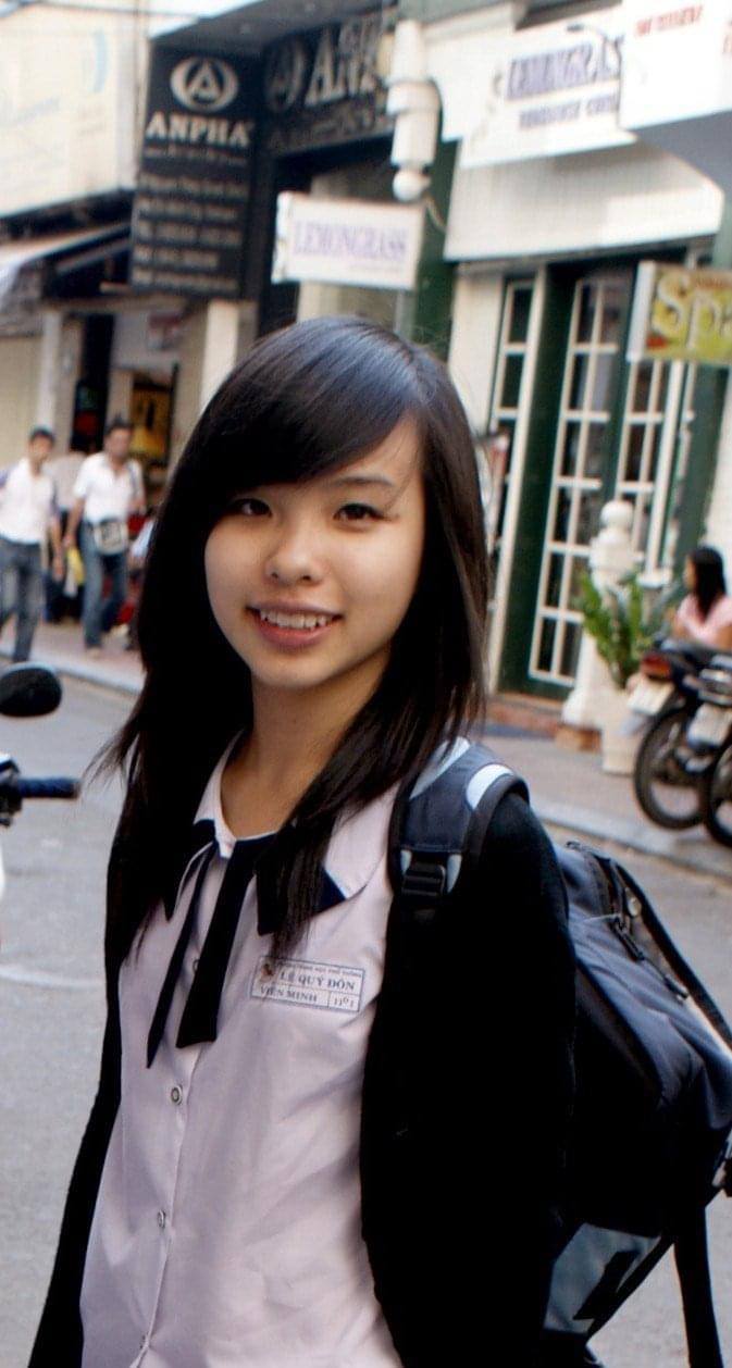 Viên Minh - vợ Công Phượng lộ ảnh hồi đi học, không xinh như hotgirl nhưng khí chất tiểu thư “trâm anh thế phiệt” ngút ngàn- Ảnh 1.