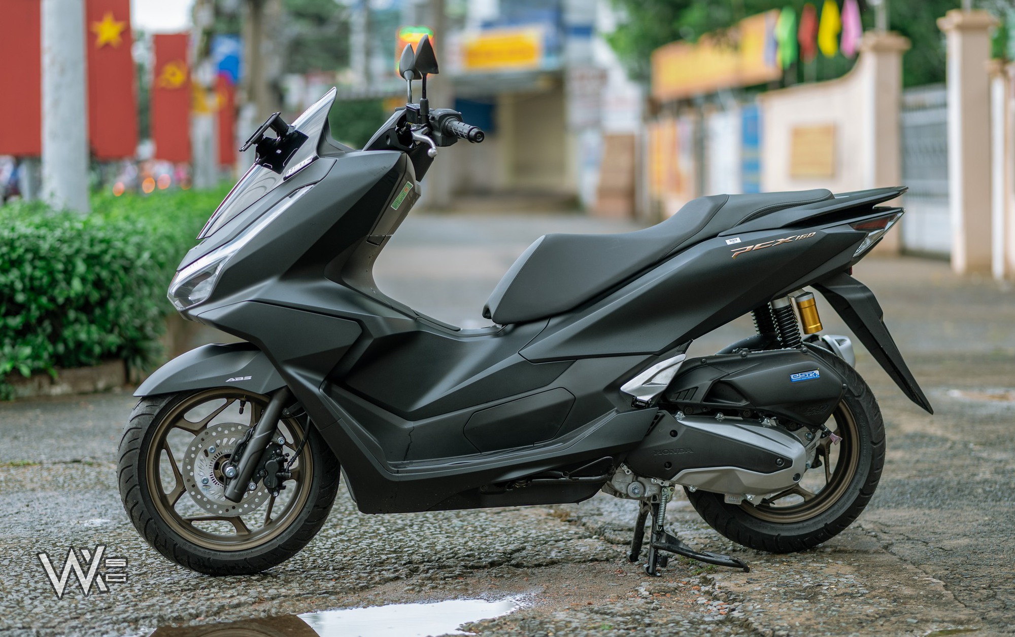 Honda Phi Thuyền 2025 quá 'hot', một lô vừa về giờ còn vài chiếc: Cốp to hơn của SH, ăn xăng 2,2L/100km- Ảnh 2. Honda Phi Thuyền 2025 quá 'hot', một lô vừa về giờ còn vài chiếc: Cốp to hơn của SH, ăn xăng 2,2L/100km- Ảnh 2.