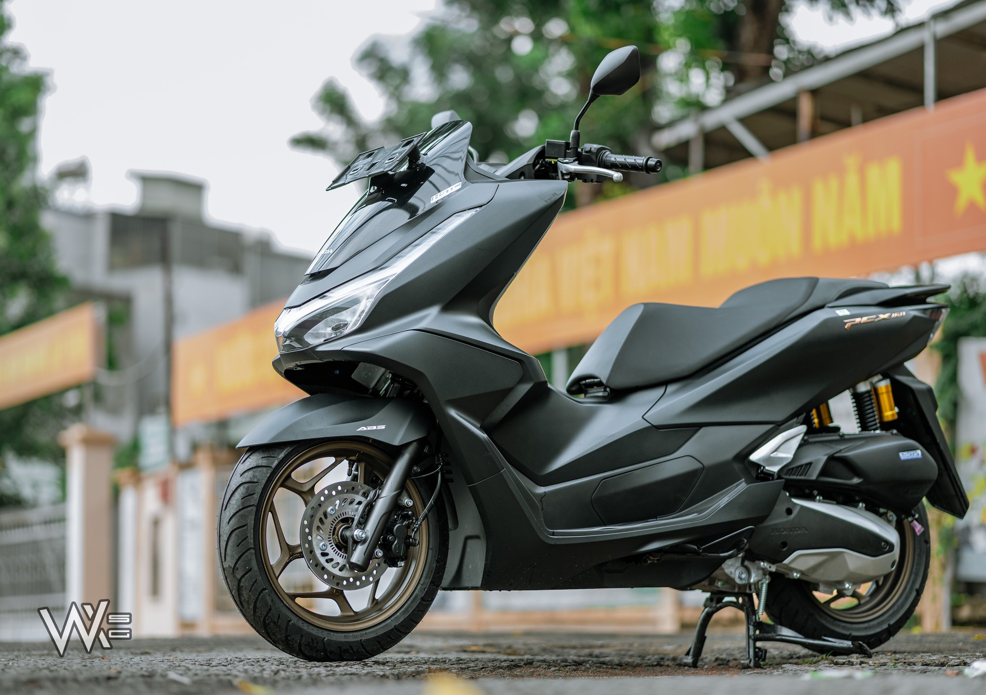 Honda Phi Thuyền 2025 quá 'hot', một lô vừa về giờ còn vài chiếc: Cốp to hơn của SH, ăn xăng 2,2L/100km- Ảnh 1. Honda Phi Thuyền 2025 quá 'hot', một lô vừa về giờ còn vài chiếc: Cốp to hơn của SH, ăn xăng 2,2L/100km- Ảnh 1.