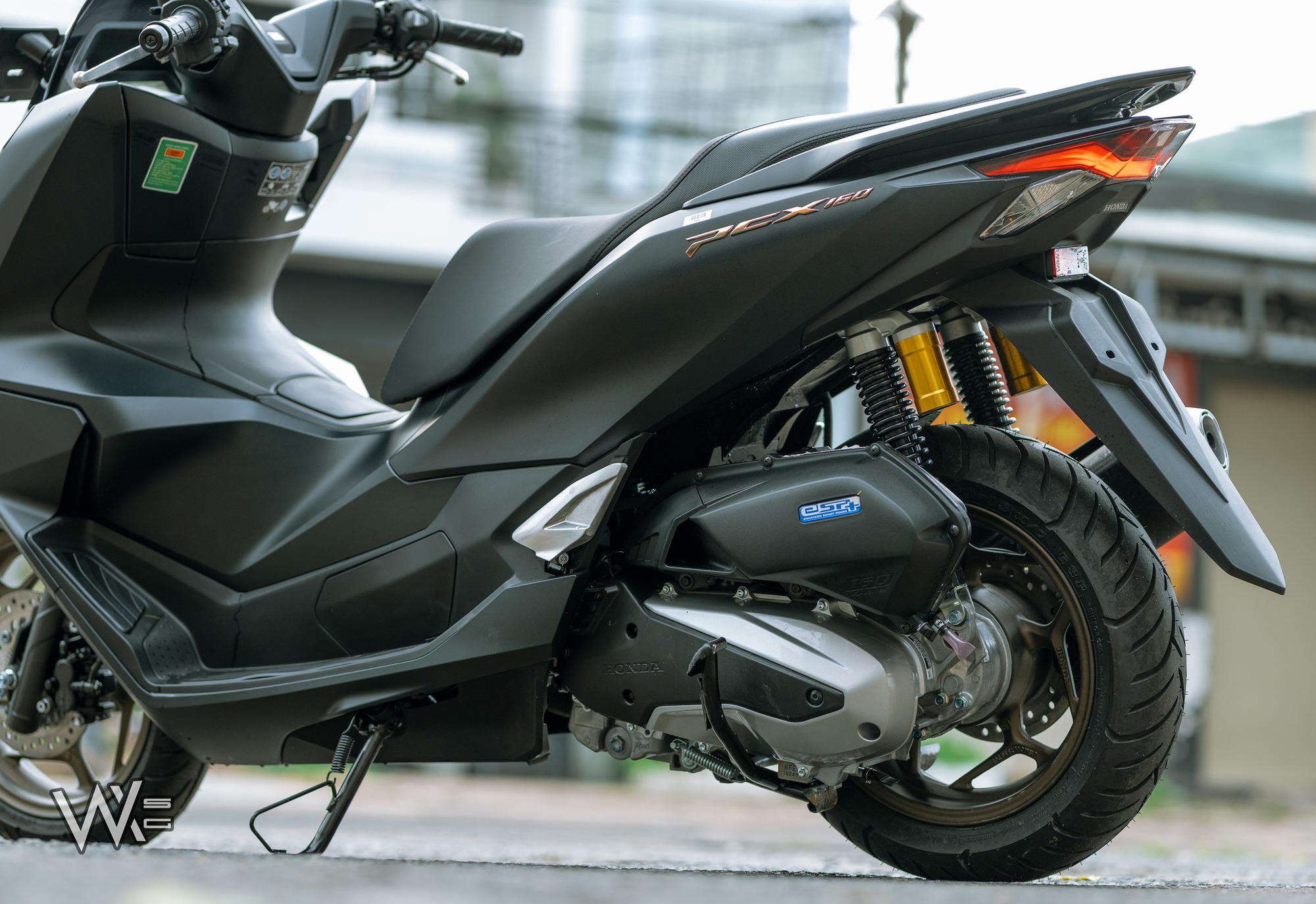 Honda Phi Thuyền 2025 quá 'hot', một lô vừa về giờ còn vài chiếc: Cốp to hơn của SH, ăn xăng 2,2L/100km- Ảnh 3. Honda Phi Thuyền 2025 quá 'hot', một lô vừa về giờ còn vài chiếc: Cốp to hơn của SH, ăn xăng 2,2L/100km- Ảnh 3.