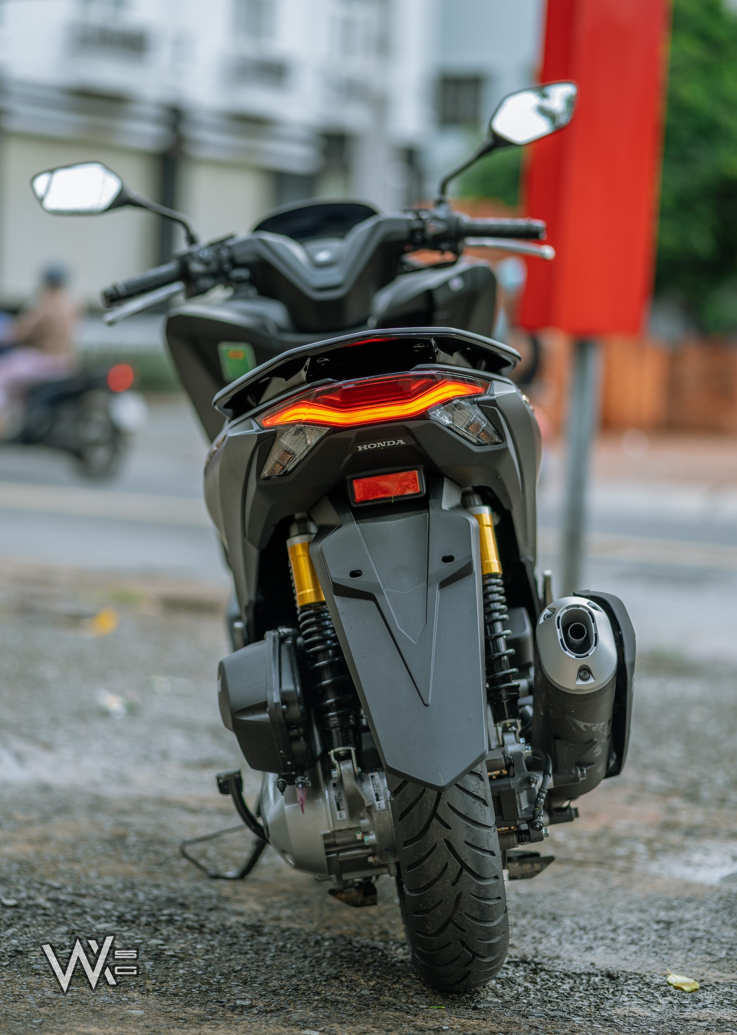 Honda Phi Thuyền 2025 quá 'hot', một lô vừa về giờ còn vài chiếc: Cốp to hơn của SH, ăn xăng 2,2L/100km- Ảnh 9. Honda Phi Thuyền 2025 quá 'hot', một lô vừa về giờ còn vài chiếc: Cốp to hơn của SH, ăn xăng 2,2L/100km- Ảnh 9.