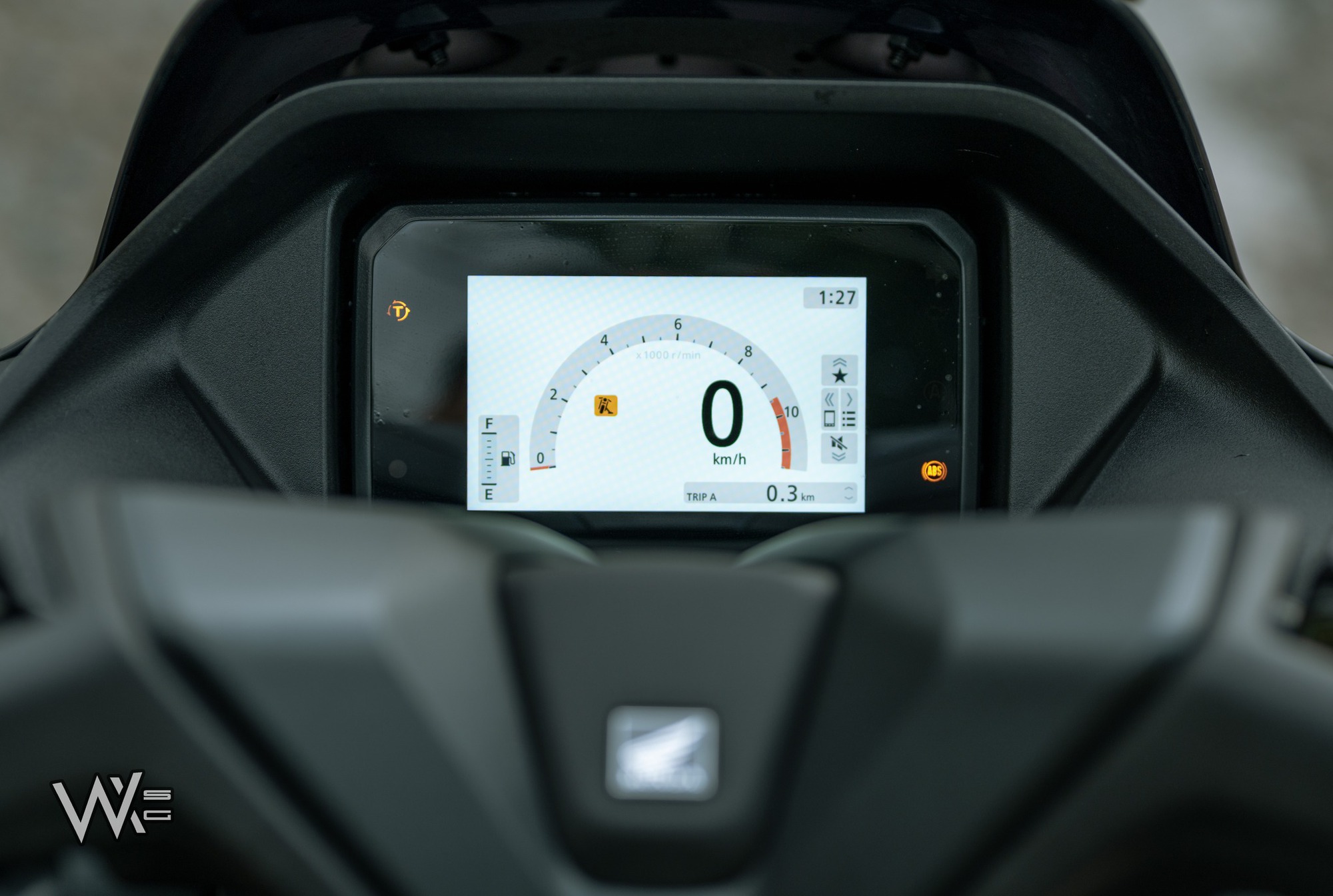 Honda Phi Thuyền 2025 quá 'hot', một lô vừa về giờ còn vài chiếc: Cốp to hơn của SH, ăn xăng 2,2L/100km- Ảnh 4. Honda Phi Thuyền 2025 quá 'hot', một lô vừa về giờ còn vài chiếc: Cốp to hơn của SH, ăn xăng 2,2L/100km- Ảnh 4.