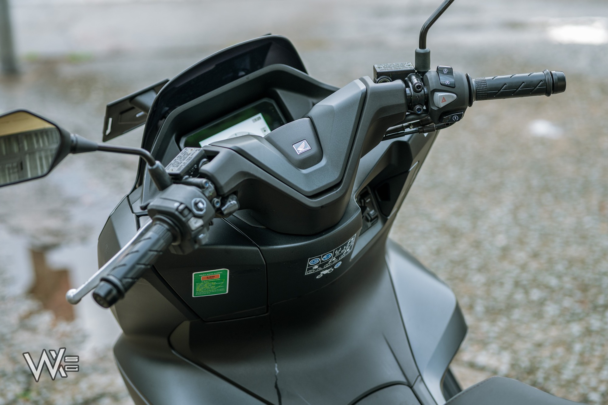 Honda Phi Thuyền 2025 quá 'hot', một lô vừa về giờ còn vài chiếc: Cốp to hơn của SH, ăn xăng 2,2L/100km- Ảnh 5. Honda Phi Thuyền 2025 quá 'hot', một lô vừa về giờ còn vài chiếc: Cốp to hơn của SH, ăn xăng 2,2L/100km- Ảnh 5.