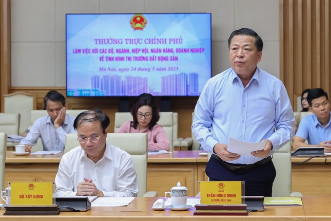 Sớm đánh thuế bất động sản với đất và nhà ở không sử dụng- Ảnh 2. Sớm đánh thuế bất động sản với đất và nhà ở không sử dụng- Ảnh 2.
