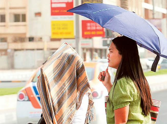 Nhiệt độ cao kỷ lục lên tới hơn 50 độ C tại UAE- Ảnh 1. Nhiệt độ cao kỷ lục lên tới hơn 50 độ C tại UAE- Ảnh 1.