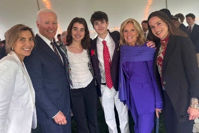 Cựu Tổng thống Mỹ Joe Biden lần đầu xuất hiện công khai sau khi mắc ung thư- Ảnh 1. Cựu Tổng thống Mỹ Joe Biden lần đầu xuất hiện công khai sau khi mắc ung thư- Ảnh 1.