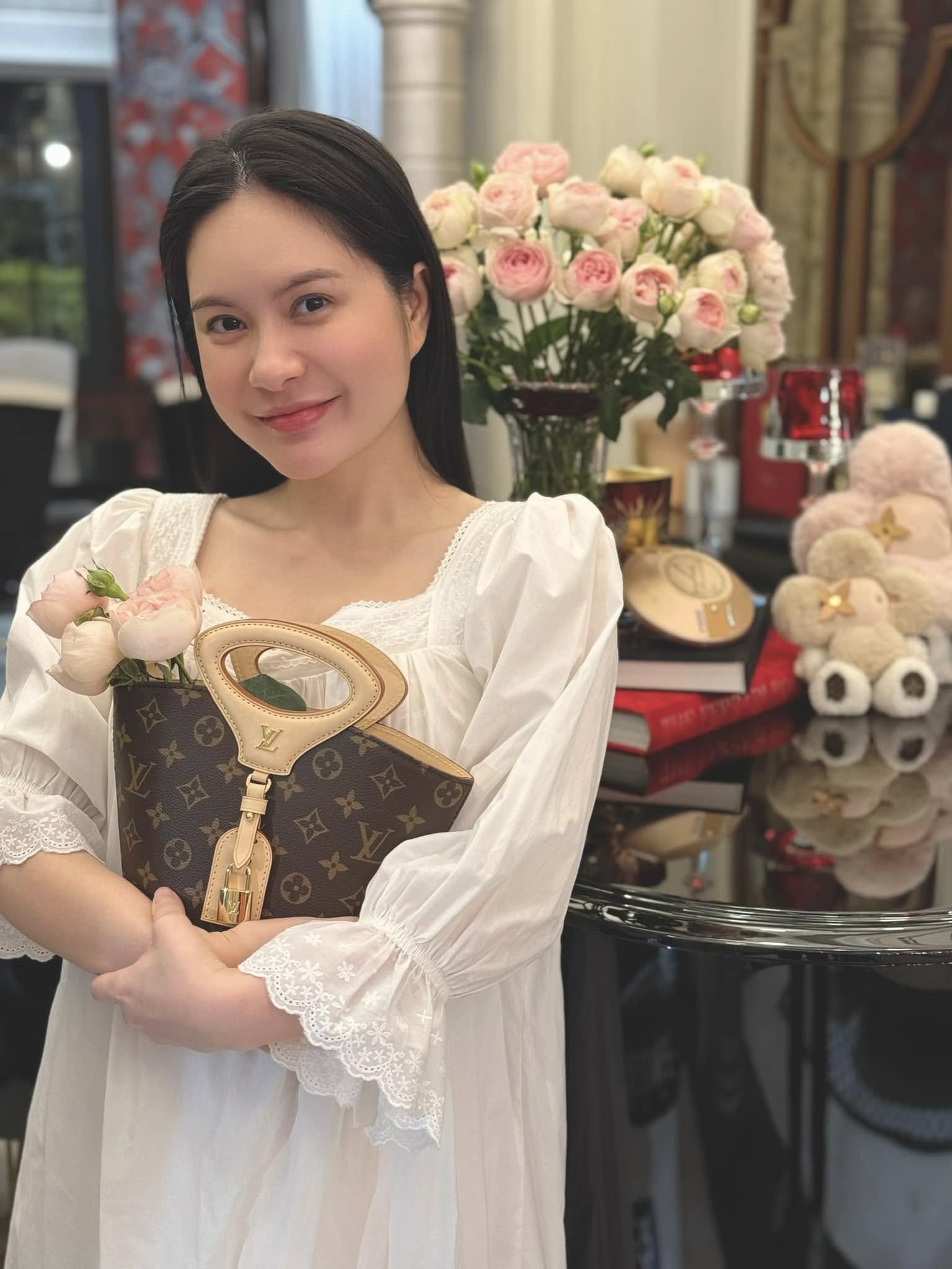 Cuộc sống nhiều ồn ào của nữ nghệ sĩ ở biệt thự 300m2 quận 7, xây biệt thự 400 tỷ đầy bí ẩn- Ảnh 6. Cuộc sống nhiều ồn ào của nữ nghệ sĩ ở biệt thự 300m2 quận 7, xây biệt thự 400 tỷ đầy bí ẩn- Ảnh 6.