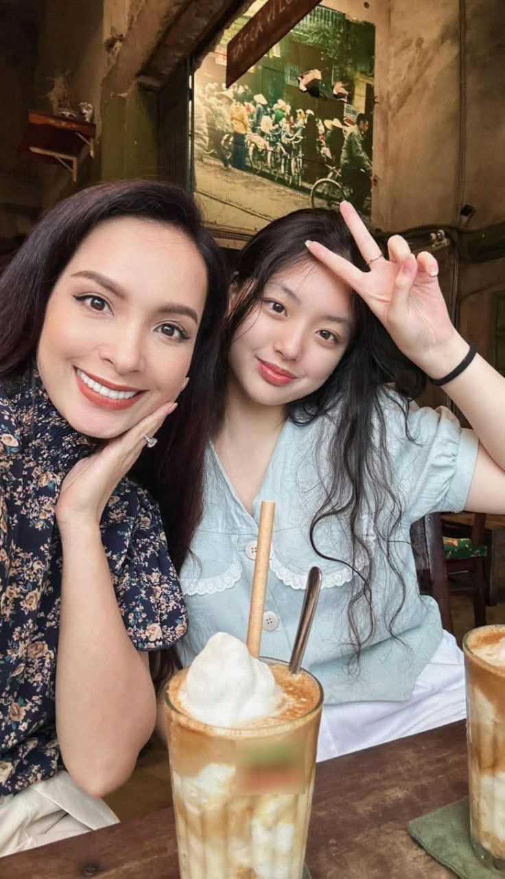 Suti - công chúa nhỏ của "Bố ơi, mình đi đâu thế?" đến thiếu nữ tuổi 17: Nhan sắc nổi bật, chơi golf để duy trì vóc dáng- Ảnh 5. Suti - công chúa nhỏ của "Bố ơi, mình đi đâu thế?" đến thiếu nữ tuổi 17: Nhan sắc nổi bật, chơi golf để duy trì vóc dáng- Ảnh 5.