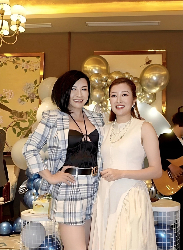Cặp đôi Vbiz ly hôn 12 năm vẫn thoải mái gặp gỡ, tái ngộ, nghe xong lý do ai cũng gật gù- Ảnh 6. Cặp đôi Vbiz ly hôn 12 năm vẫn thoải mái gặp gỡ, tái ngộ, nghe xong lý do ai cũng gật gù- Ảnh 6.