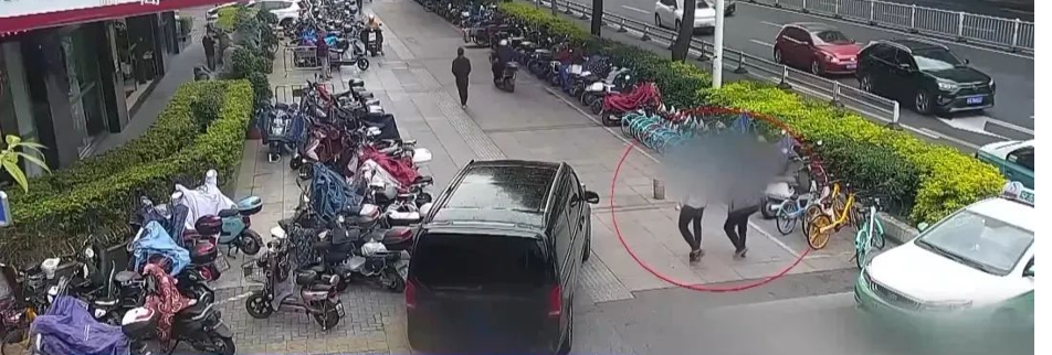2 thanh niên đến ngân hàng rút 720 triệu đồng, nhân viên phát hiện tài khoản đã 3 năm không hoạt động, gọi cảnh sát vào cuộc điều tra- Ảnh 2. 2 thanh niên đến ngân hàng rút 720 triệu đồng, nhân viên phát hiện tài khoản đã 3 năm không hoạt động, gọi cảnh sát vào cuộc điều tra- Ảnh 2.