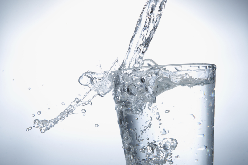 Loại vật liệu đáng kinh ngạc, có thể trực tiếp biến không khí thành nước- Ảnh 1.