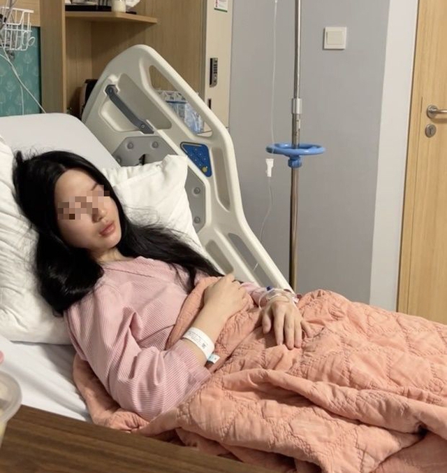 Dạ dày cô gái 24 tuổi “thủng lỗ chỗ” vì mắc 1 sai lầm nhiều người tưởng vô hại khi uống cà phê buổi sáng- Ảnh 1. Dạ dày cô gái 24 tuổi “thủng lỗ chỗ” vì mắc 1 sai lầm nhiều người tưởng vô hại khi uống cà phê buổi sáng- Ảnh 1.