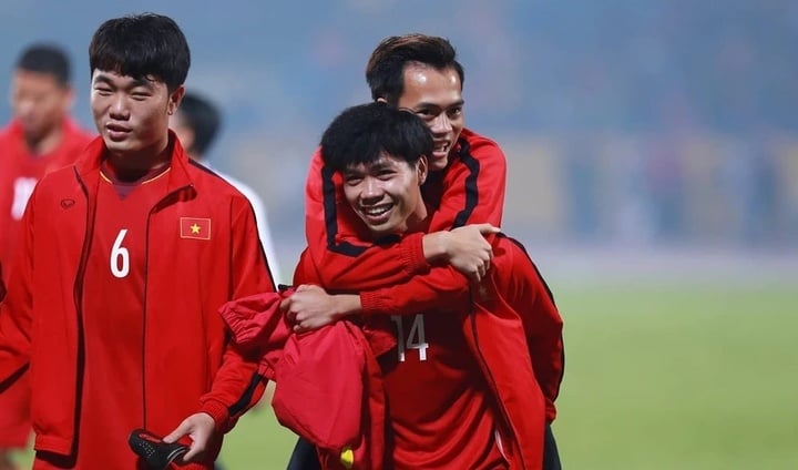 Công Phượng lên tuyển, tặng quà giá 26 triệu đồng cho Văn Toàn- Ảnh 1. Công Phượng lên tuyển, tặng quà giá 26 triệu đồng cho Văn Toàn- Ảnh 1.