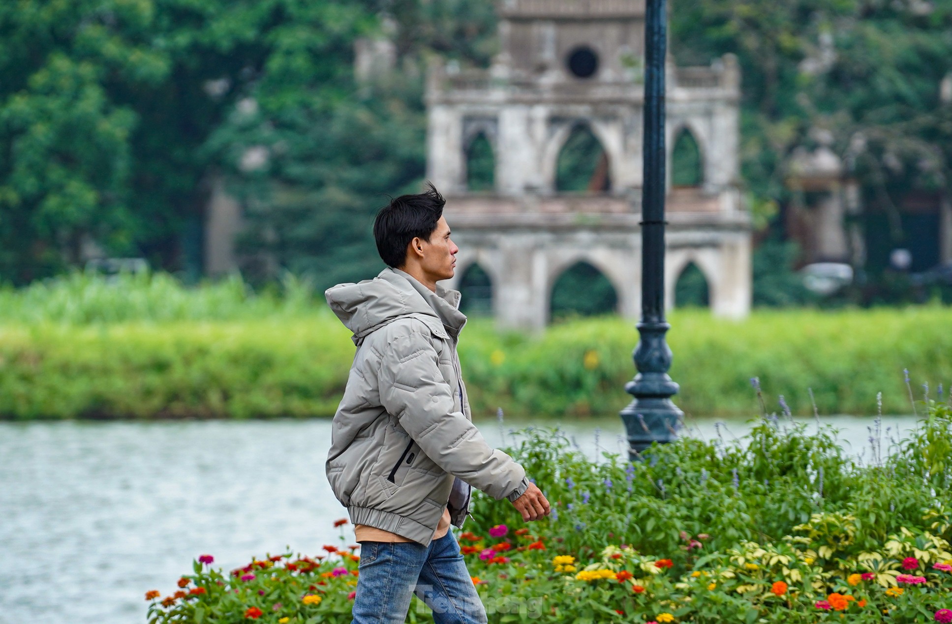 Bất thường Hà Nội đón không khí lạnh giữa mùa hè- Ảnh 6. Bất thường Hà Nội đón không khí lạnh giữa mùa hè- Ảnh 6.