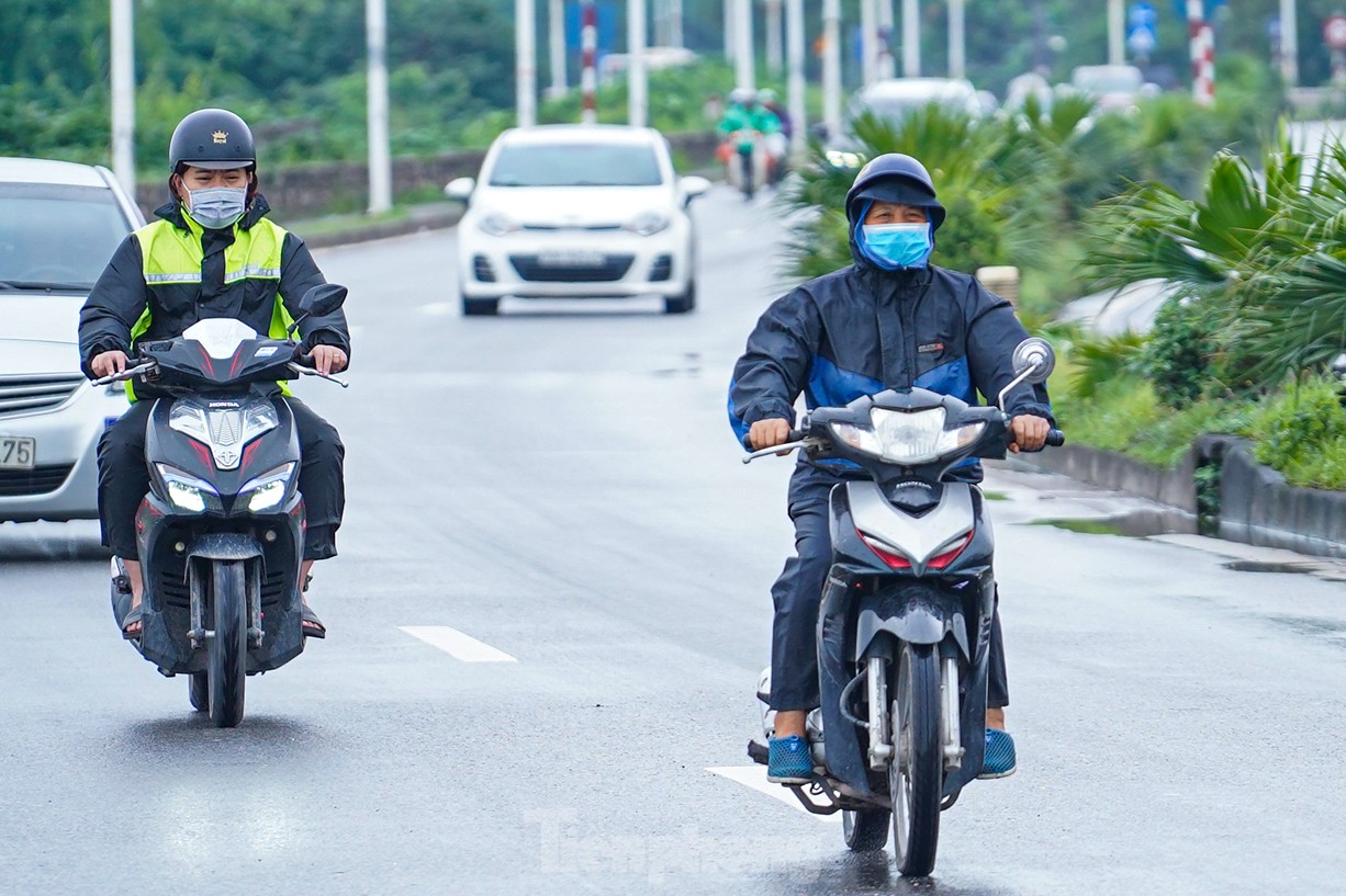 Bất thường Hà Nội đón không khí lạnh giữa mùa hè- Ảnh 14. Bất thường Hà Nội đón không khí lạnh giữa mùa hè- Ảnh 14.