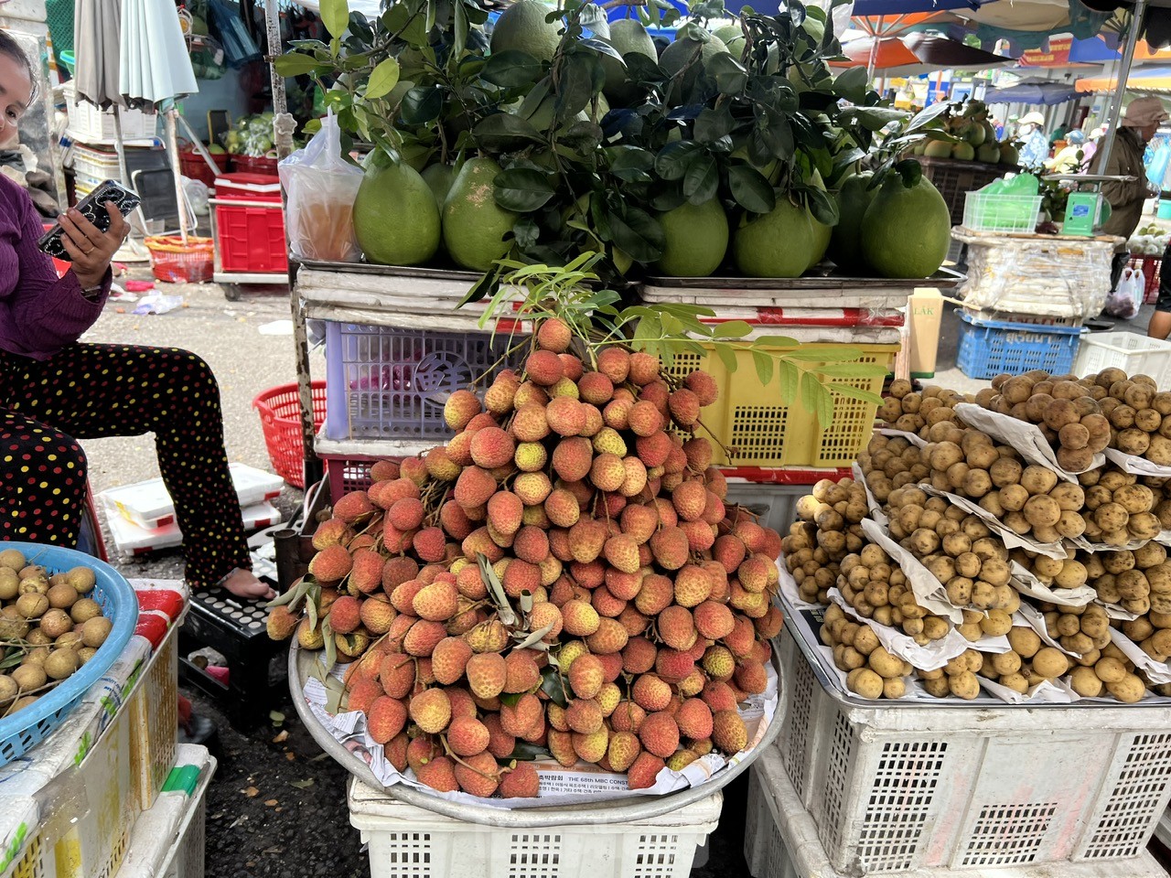 Vải thiều vào vụ, giá rẻ bất ngờ- Ảnh 13. Vải thiều vào vụ, giá rẻ bất ngờ- Ảnh 13.
