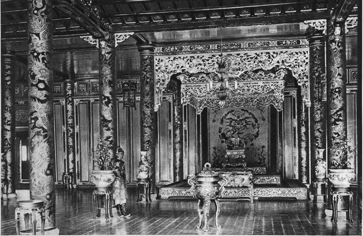 Cận cảnh ngai vàng triều Nguyễn hơn 200 năm tuổi vừa bị đập gãy- Ảnh 5. Cận cảnh ngai vàng triều Nguyễn hơn 200 năm tuổi vừa bị đập gãy- Ảnh 5.