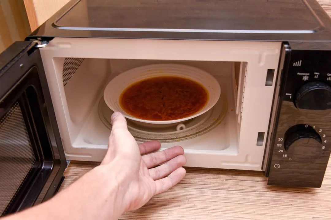 Tưởng “biết rồi khổ lắm nói mãi” vậy mà vẫn có người dùng lò vi sóng kiểu này mà không biết NGUY HIỂM kề bên- Ảnh 4. Tưởng “biết rồi khổ lắm nói mãi” vậy mà vẫn có người dùng lò vi sóng kiểu này mà không biết NGUY HIỂM kề bên- Ảnh 4.
