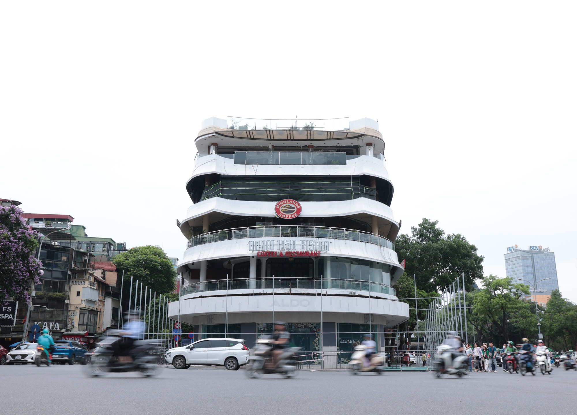 Những hình ảnh ngay lúc này ở Hàm Cá Mập khi bắt đầu dựng khung để tháo dỡ- Ảnh 10. Những hình ảnh ngay lúc này ở Hàm Cá Mập khi bắt đầu dựng khung để tháo dỡ- Ảnh 10.