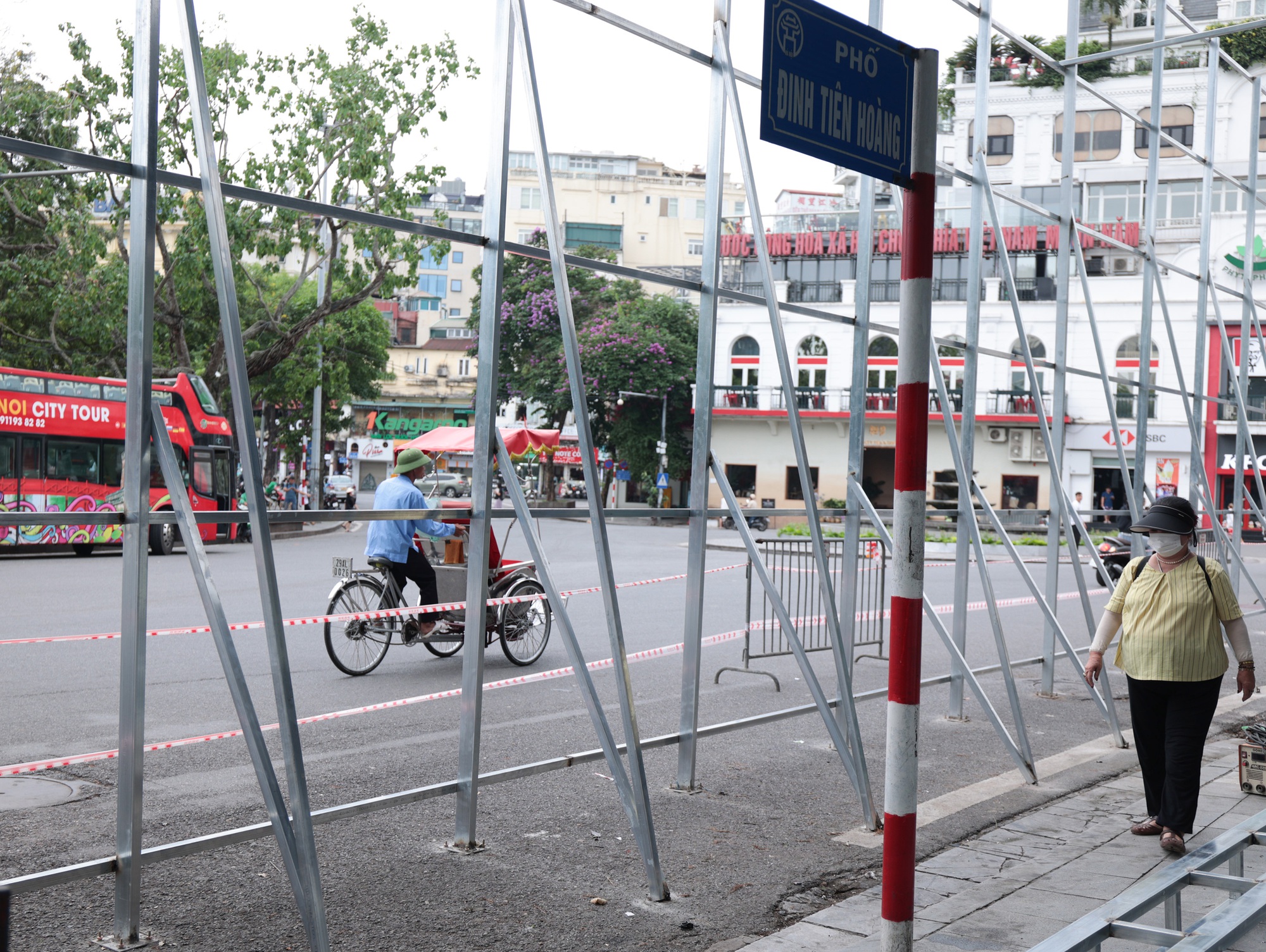 Những hình ảnh ngay lúc này ở Hàm Cá Mập khi bắt đầu dựng khung để tháo dỡ- Ảnh 4. Những hình ảnh ngay lúc này ở Hàm Cá Mập khi bắt đầu dựng khung để tháo dỡ- Ảnh 4.
