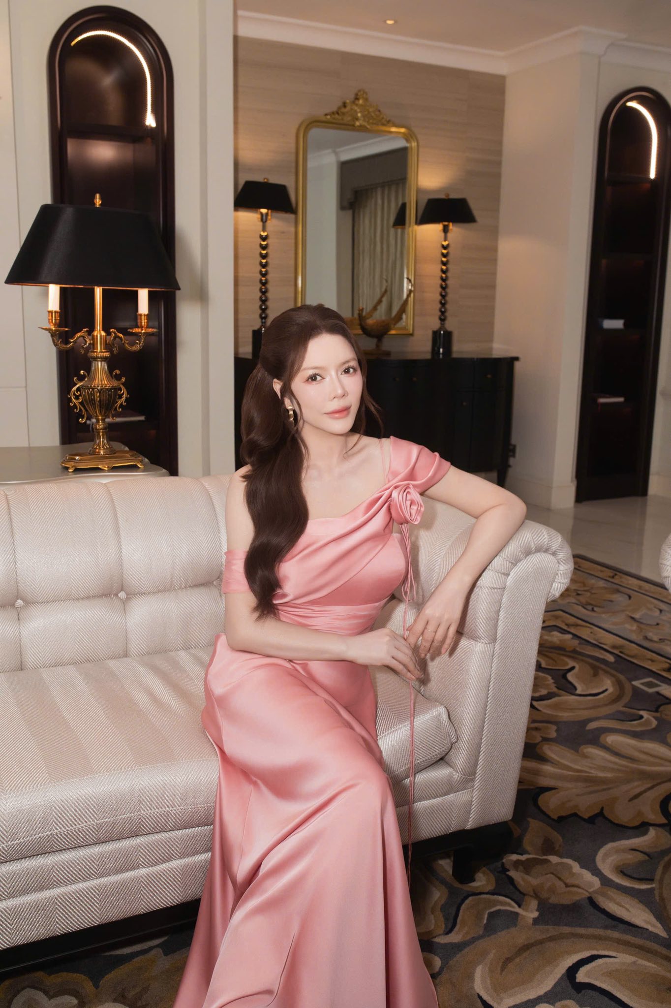 Showbiz Việt có nữ đại gia kim cương: Đựng đầy 5 két sắt, bị bệnh liền lấy viên hơn 500 tỷ đồng làm 1 việc khó ngờ!- Ảnh 8. Showbiz Việt có nữ đại gia kim cương: Đựng đầy 5 két sắt, bị bệnh liền lấy viên hơn 500 tỷ đồng làm 1 việc khó ngờ!- Ảnh 8.