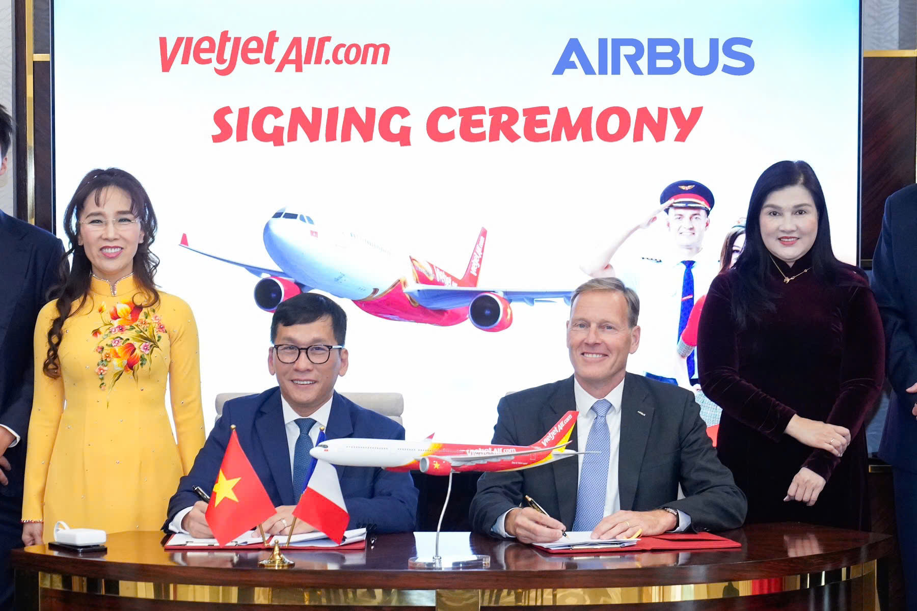 Vietjet của tỷ phú Nguyễn Thị Phương Thảo đặt mua 20 máy bay thân rộng A330neo- Ảnh 2. Vietjet của tỷ phú Nguyễn Thị Phương Thảo đặt mua 20 máy bay thân rộng A330neo- Ảnh 2.