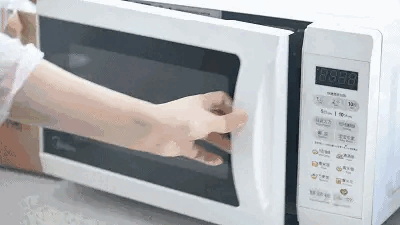 Tưởng “biết rồi khổ lắm nói mãi” vậy mà vẫn có người dùng lò vi sóng kiểu này mà không biết NGUY HIỂM kề bên- Ảnh 1. Tưởng “biết rồi khổ lắm nói mãi” vậy mà vẫn có người dùng lò vi sóng kiểu này mà không biết NGUY HIỂM kề bên- Ảnh 1.