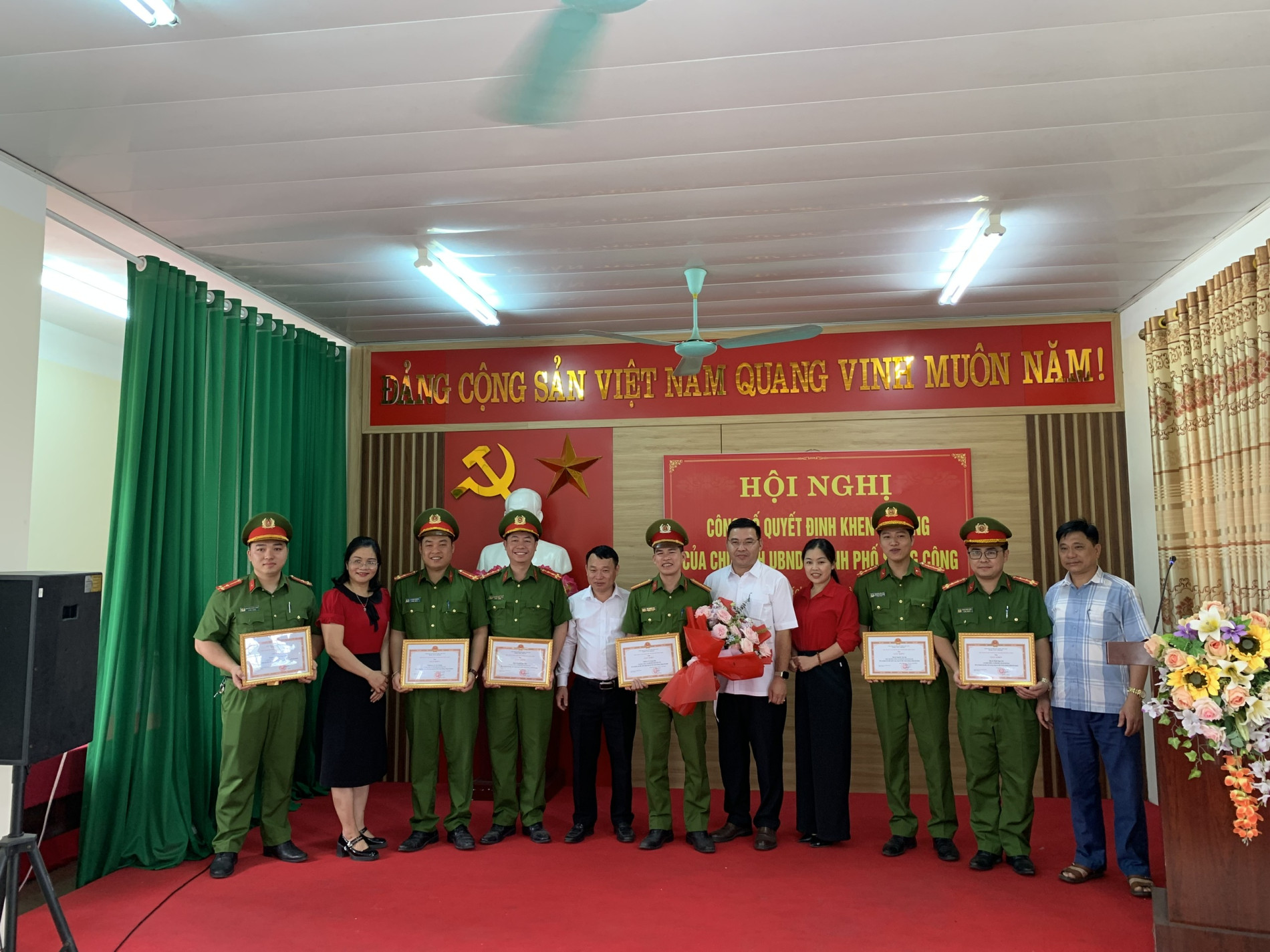 Khởi tố cựu nhân viên ngân hàng chiếm đoạt 400 triệu đồng của 15 giáo viên- Ảnh 1.