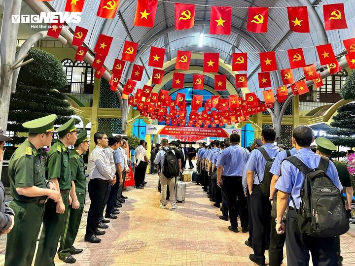 Cận cảnh tàu khách liên vận Việt Nam - Trung Quốc hoạt động trở lại sau 5 năm- Ảnh 9. Cận cảnh tàu khách liên vận Việt Nam - Trung Quốc hoạt động trở lại sau 5 năm- Ảnh 9.