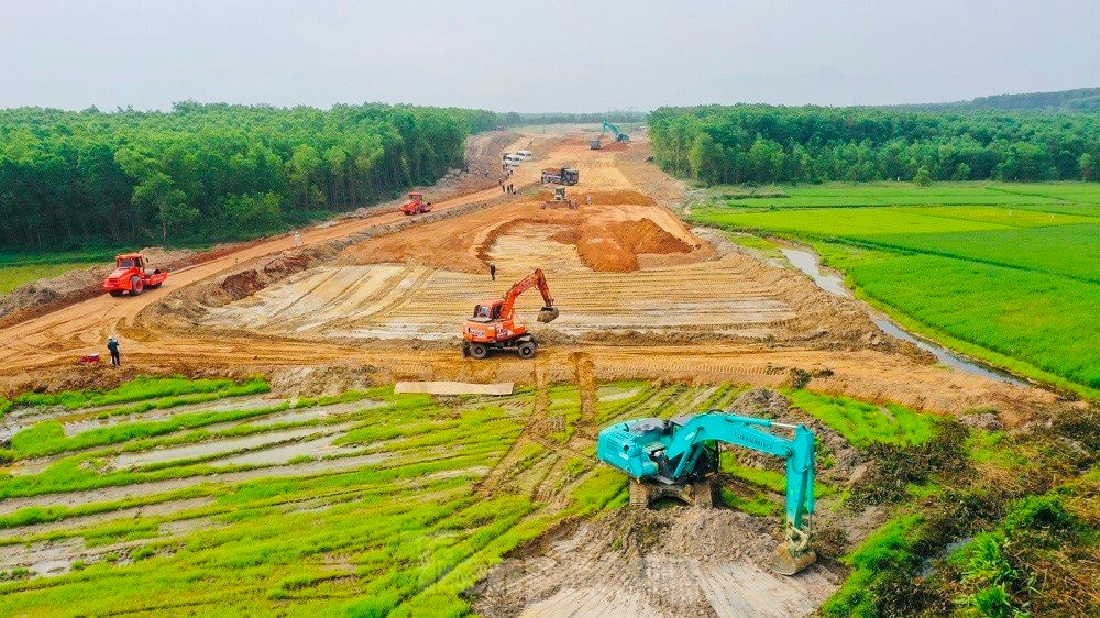 Tiến độ giải ngân, giải phóng mặt bằng chậm, Bộ Xây dựng nhắc nhở 11 địa phương và Ban Quản lý dự án Hàng hải và đường thủy- Ảnh 1.
