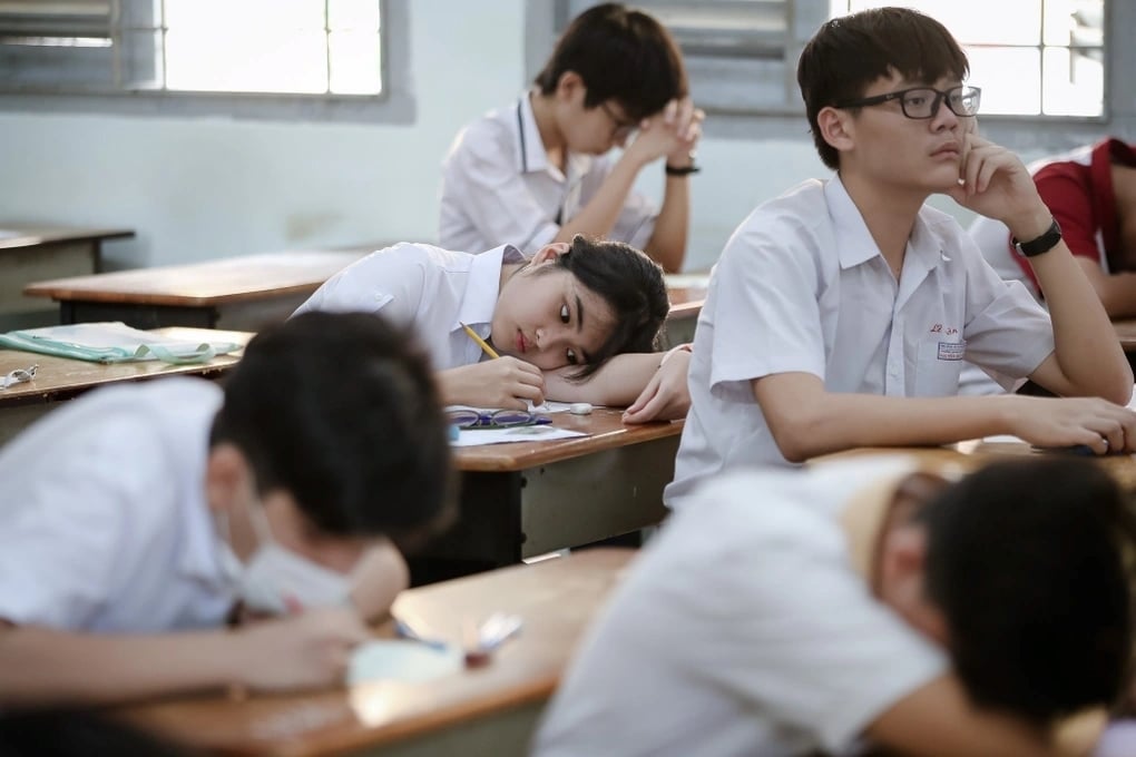 Tỷ lệ ‘chọi' vào lớp 10 nghẹt thở: 'Nằm mơ em cũng nghĩ đến đề thi, điểm thấp'- Ảnh 1. Tỷ lệ ‘chọi' vào lớp 10 nghẹt thở: 'Nằm mơ em cũng nghĩ đến đề thi, điểm thấp'- Ảnh 1.