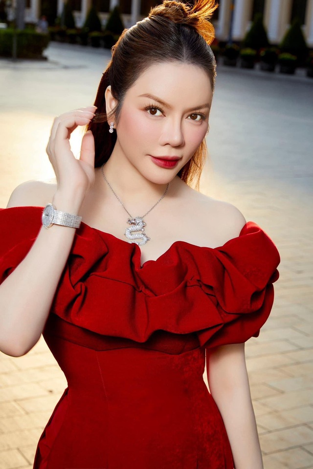 Showbiz Việt có nữ đại gia kim cương: Đựng đầy 5 két sắt, bị bệnh liền lấy viên hơn 500 tỷ đồng làm 1 việc khó ngờ!- Ảnh 2. Showbiz Việt có nữ đại gia kim cương: Đựng đầy 5 két sắt, bị bệnh liền lấy viên hơn 500 tỷ đồng làm 1 việc khó ngờ!- Ảnh 2.
