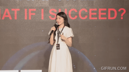 Màn thuyết trình của Lọ Lem: Tiếng Anh thì khỏi bàn nhưng thần thái này thì Màn thuyết trình của Lọ Lem: Tiếng Anh thì khỏi bàn nhưng thần thái này thì