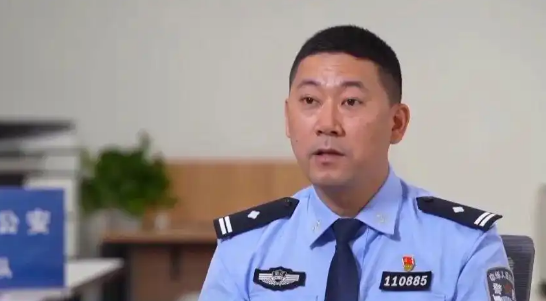 Phát hiện hơn 331 tỷ đồng, tịch thu lượng vàng khổng lồ tại nhà nhân viên sàn thương mại điện tử- Ảnh 3.