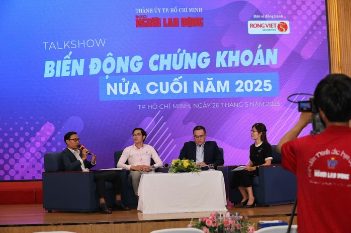 Điều gì khiến cổ phiếu thủy sản, dệt may, xây dựng... đồng loạt tăng trần?- Ảnh 2.