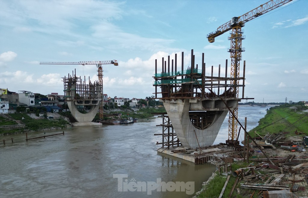 Cầu Đuống mới vẫn chơi vơi hai trụ cầu, chưa thể làm đường kết nối- Ảnh 4. Cầu Đuống mới vẫn chơi vơi hai trụ cầu, chưa thể làm đường kết nối- Ảnh 4.
