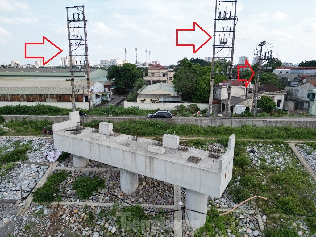 Cầu Đuống mới vẫn chơi vơi hai trụ cầu, chưa thể làm đường kết nối- Ảnh 7. Cầu Đuống mới vẫn chơi vơi hai trụ cầu, chưa thể làm đường kết nối- Ảnh 7.
