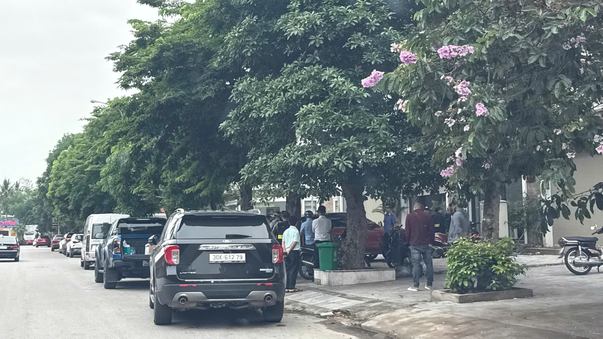 Công an xuất hiện tại nhà của trùm giang hồ khét tiếng ở Thanh Hóa- Ảnh 2.