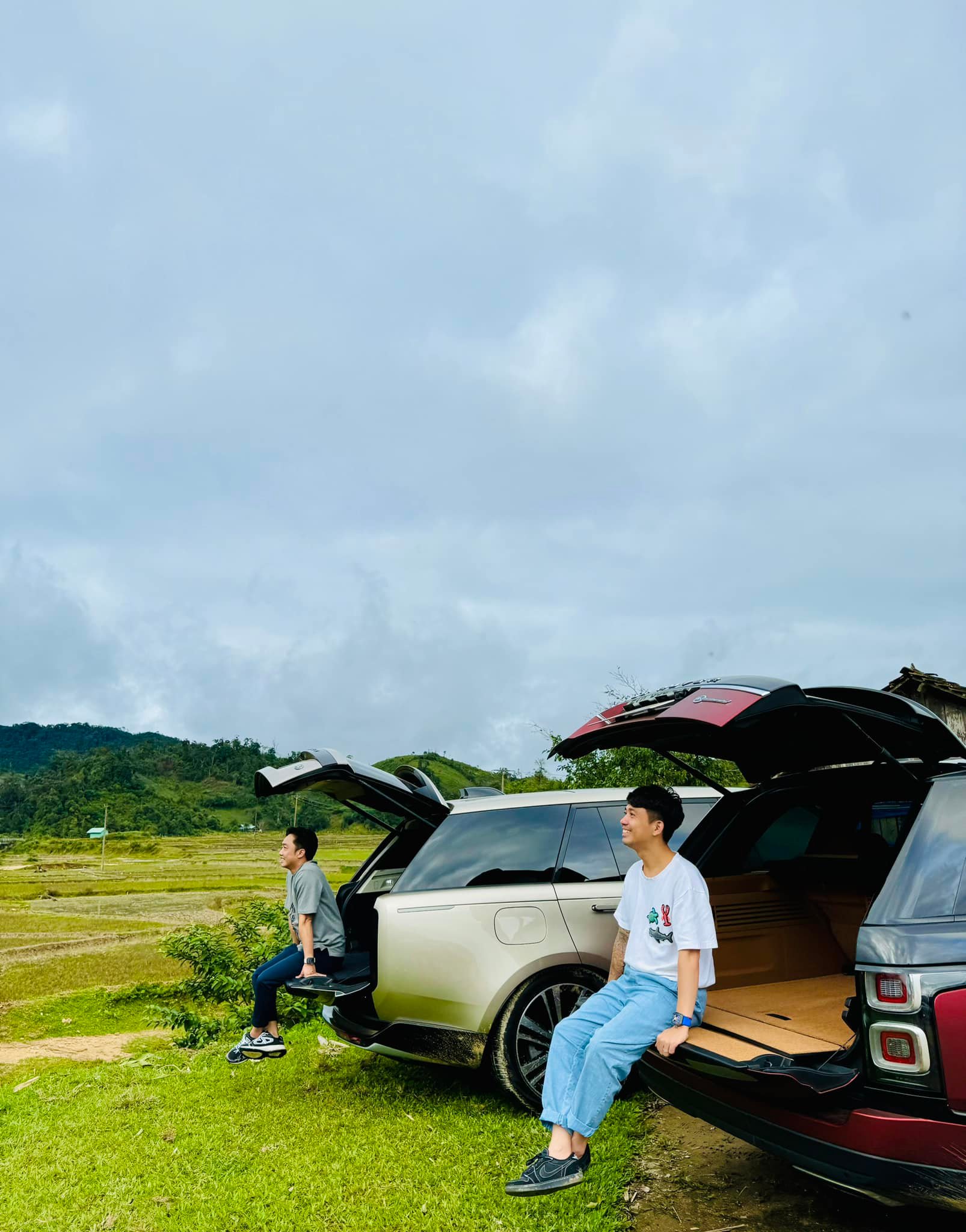 Minh Nhựa chia tay Range Rover SVAutobiography sau 3 năm gắn bó, giá rao 8 tỷ tiệm cận Mercedes-Maybach S-Class- Ảnh 6. Minh Nhựa chia tay Range Rover SVAutobiography sau 3 năm gắn bó, giá rao 8 tỷ tiệm cận Mercedes-Maybach S-Class- Ảnh 6.