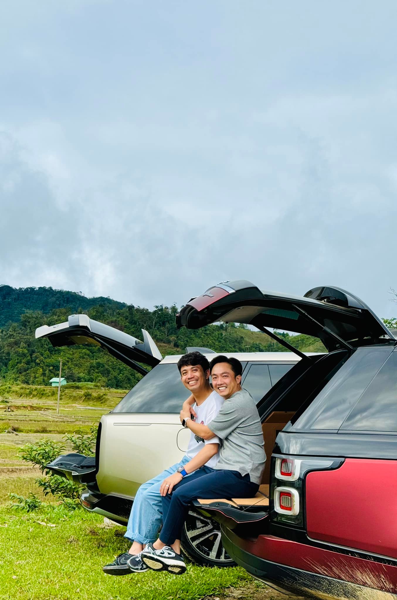 Minh Nhựa chia tay Range Rover SVAutobiography sau 3 năm gắn bó, giá rao 8 tỷ tiệm cận Mercedes-Maybach S-Class- Ảnh 7. Minh Nhựa chia tay Range Rover SVAutobiography sau 3 năm gắn bó, giá rao 8 tỷ tiệm cận Mercedes-Maybach S-Class- Ảnh 7.
