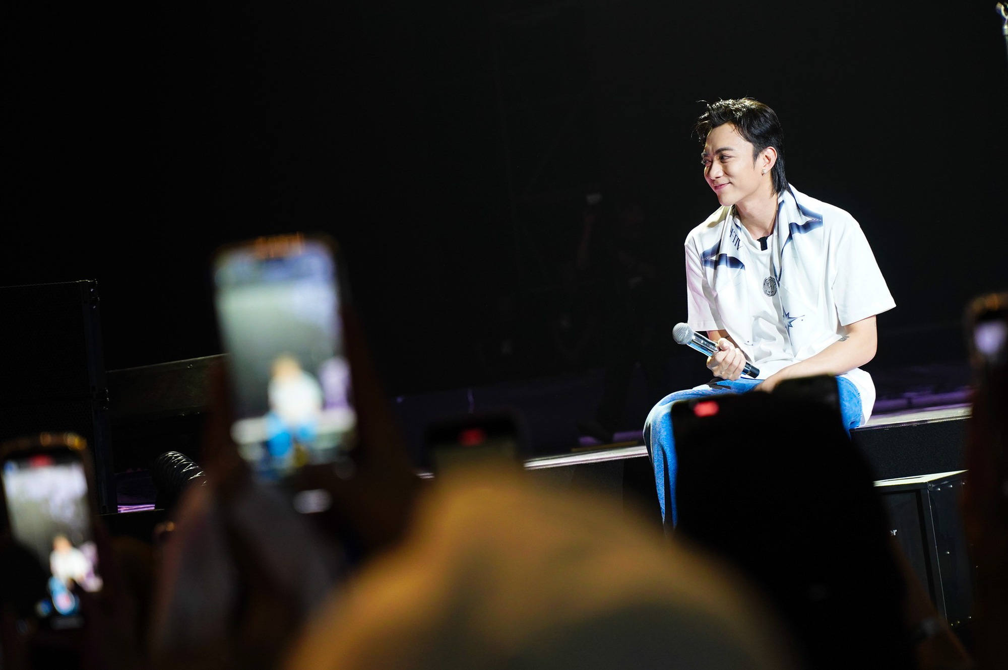 SOOBIN cho biết thế nào là toàn năng: Chơi nhạc cụ, đu dây, nhảy vinahouse đều "bung xoã" trong concert đầu tiên của sự nghiệp!- Ảnh 21. SOOBIN cho biết thế nào là toàn năng: Chơi nhạc cụ, đu dây, nhảy vinahouse đều "bung xoã" trong concert đầu tiên của sự nghiệp!- Ảnh 21.