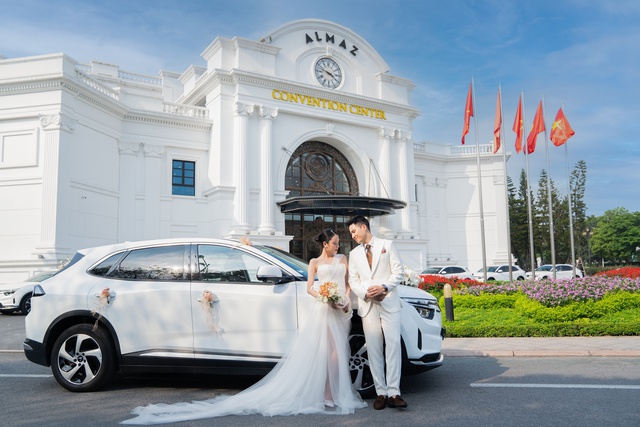 Công ty của doanh nhân Phạm Nhật Minh Hoàng mở mảng kinh doanh mới: Cho thuê xe đón dâu giá từ 1,26 triệu đồng- Ảnh 1.