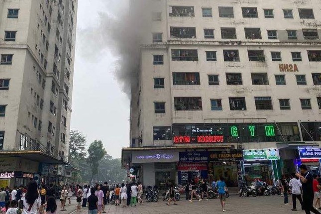 Hà Nội: Cháy căn hộ chung cư HH2A Linh Đàm- Ảnh 2. Hà Nội: Cháy căn hộ chung cư HH2A Linh Đàm- Ảnh 2.