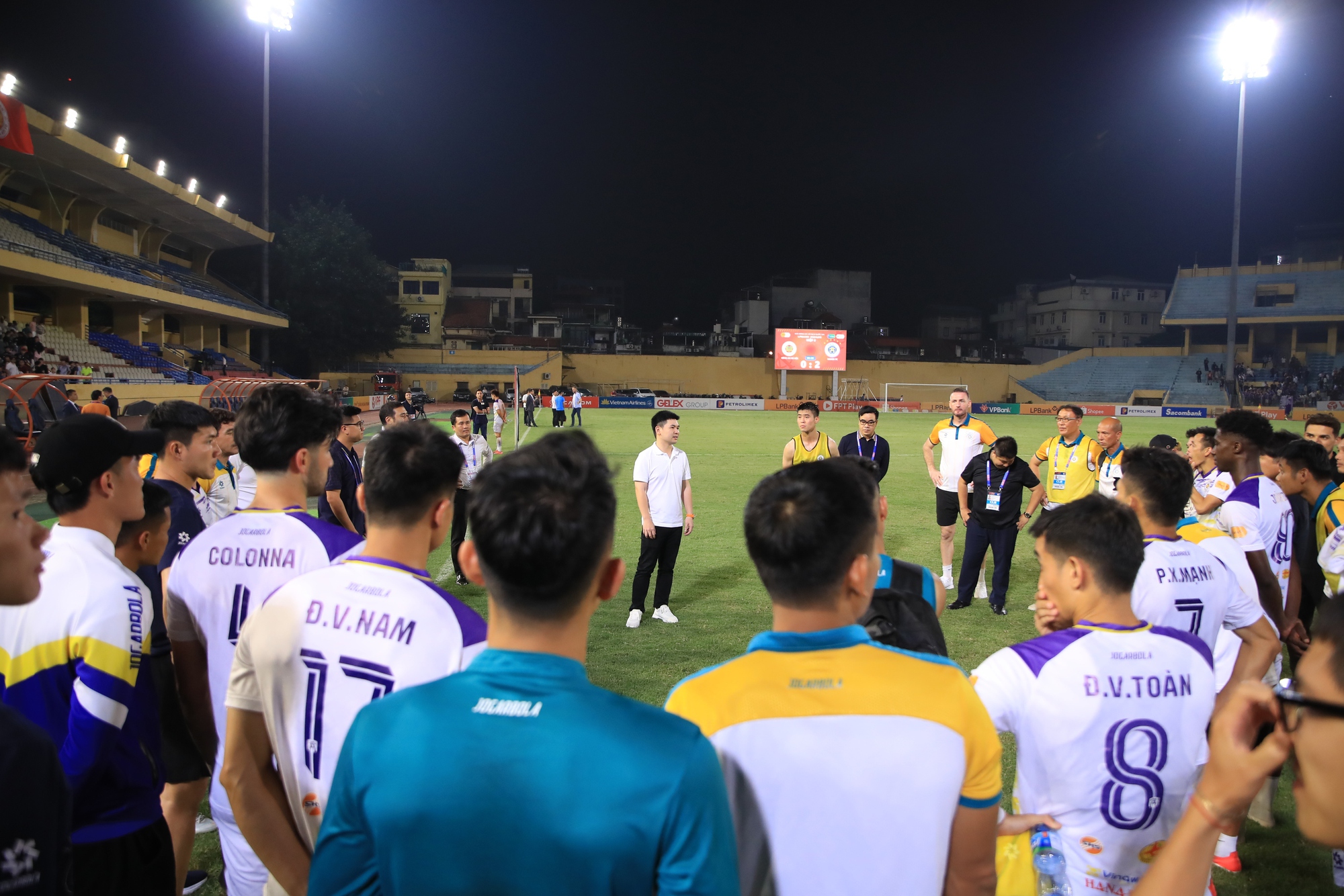 Đỗ Mỹ Linh lên xế hộp 18 tỷ cùng chủ tịch CLB Hà Nội, chiếc váy Đỗ Mỹ Linh lên xế hộp 18 tỷ cùng chủ tịch CLB Hà Nội, chiếc váy