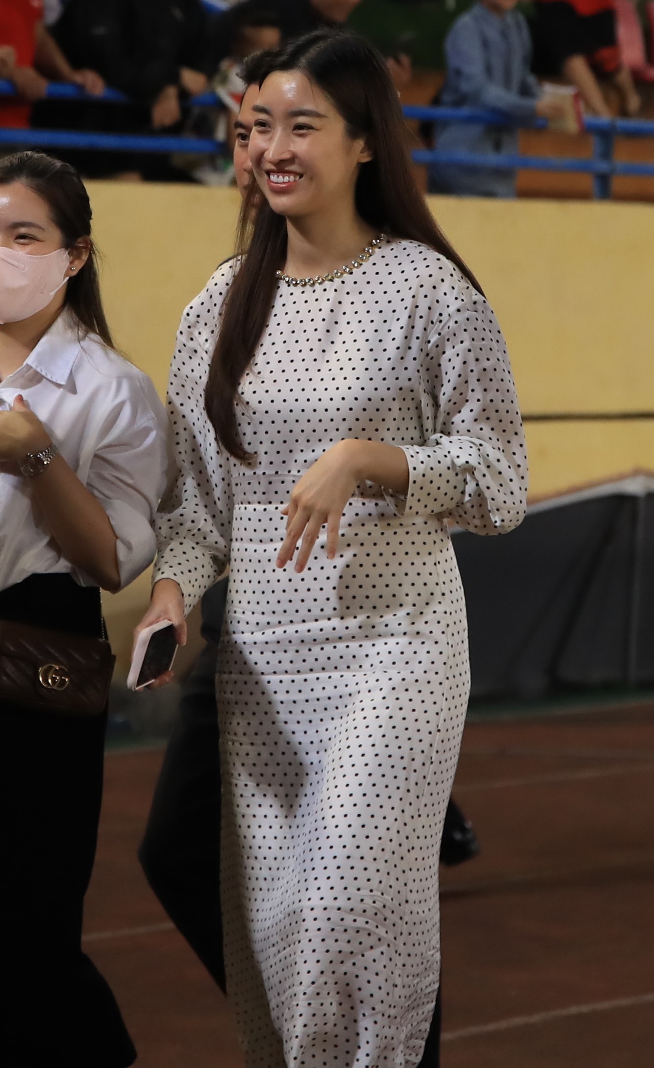 Đỗ Mỹ Linh lên xế hộp 18 tỷ cùng chủ tịch CLB Hà Nội, chiếc váy Đỗ Mỹ Linh lên xế hộp 18 tỷ cùng chủ tịch CLB Hà Nội, chiếc váy