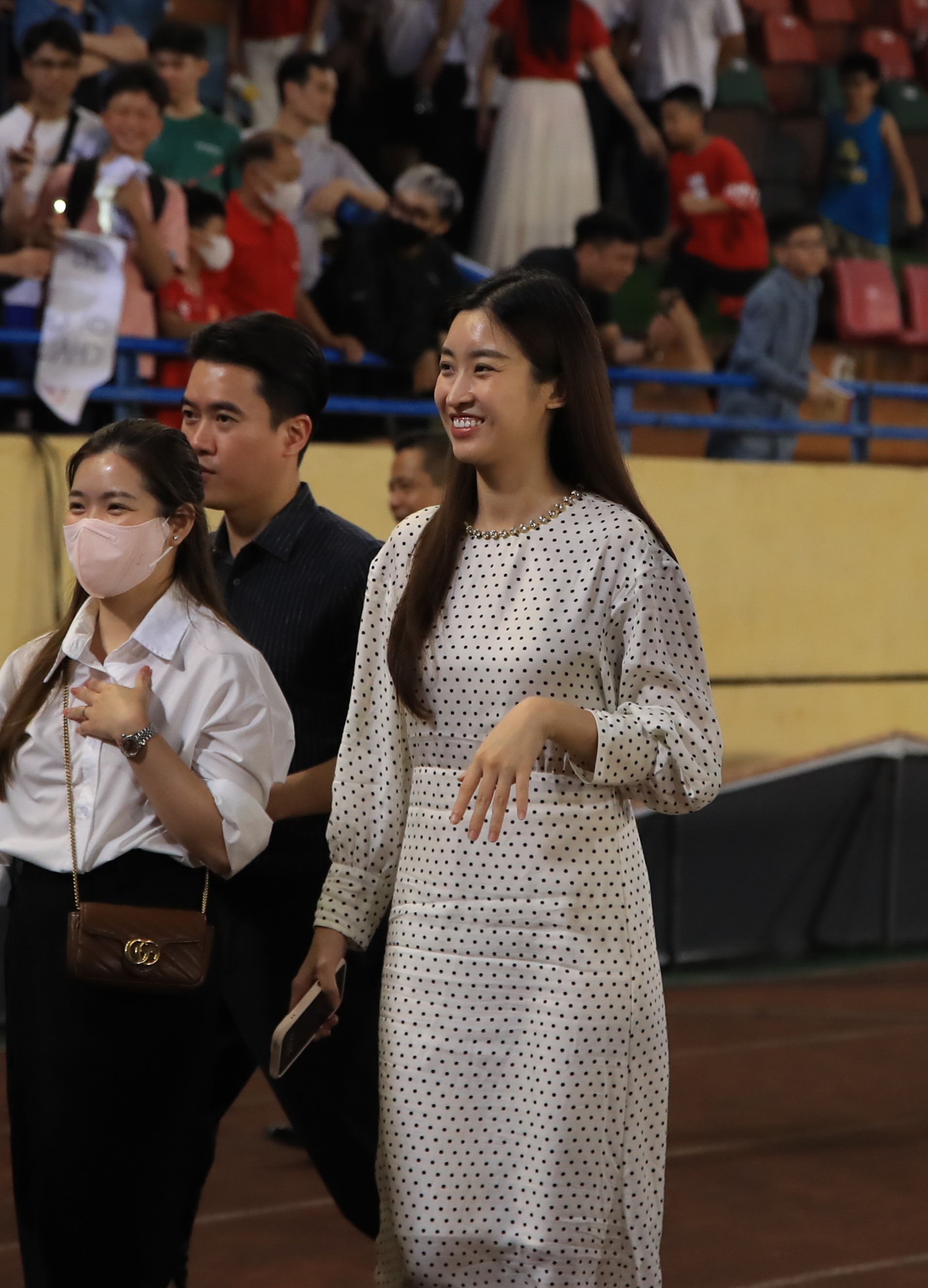 Đỗ Mỹ Linh lên xế hộp 18 tỷ cùng chủ tịch CLB Hà Nội, chiếc váy Đỗ Mỹ Linh lên xế hộp 18 tỷ cùng chủ tịch CLB Hà Nội, chiếc váy