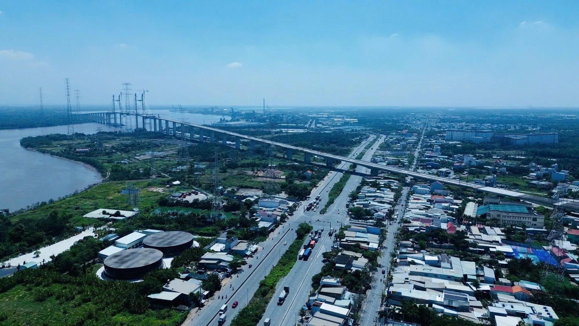 Tuyến đường Nguyễn Hữu Thọ mở rộng lên 60m, đất nền, nhà phố khu vực Nhà Bè, Cần Giuộc có chuyển động mới- Ảnh 1.