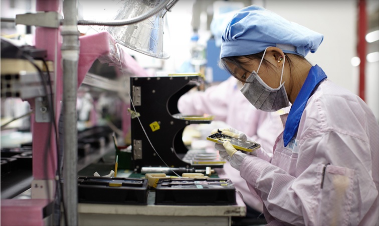 Apple thà tăng giá iPhone còn hơn đem về Mỹ sản xuất- Ảnh 2. Apple thà tăng giá iPhone còn hơn đem về Mỹ sản xuất- Ảnh 2.